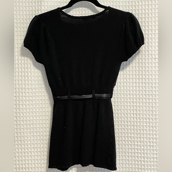 Sele V-Neck Sweater Top with Belt. Tag has been removed. Size Small - Picture 4 of 4